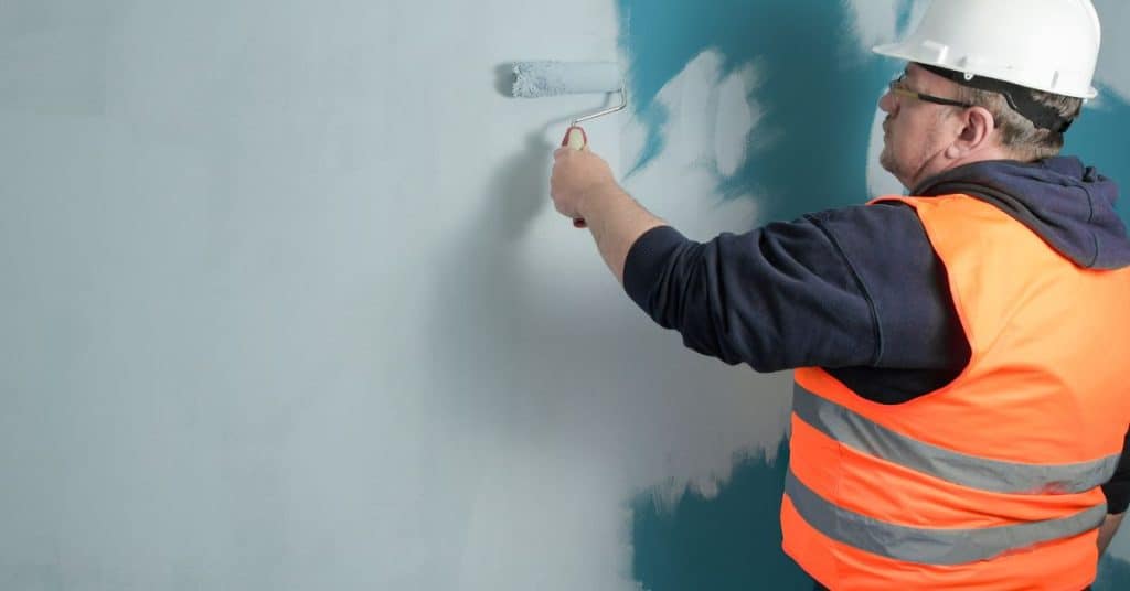 How long between coats of paint on wall