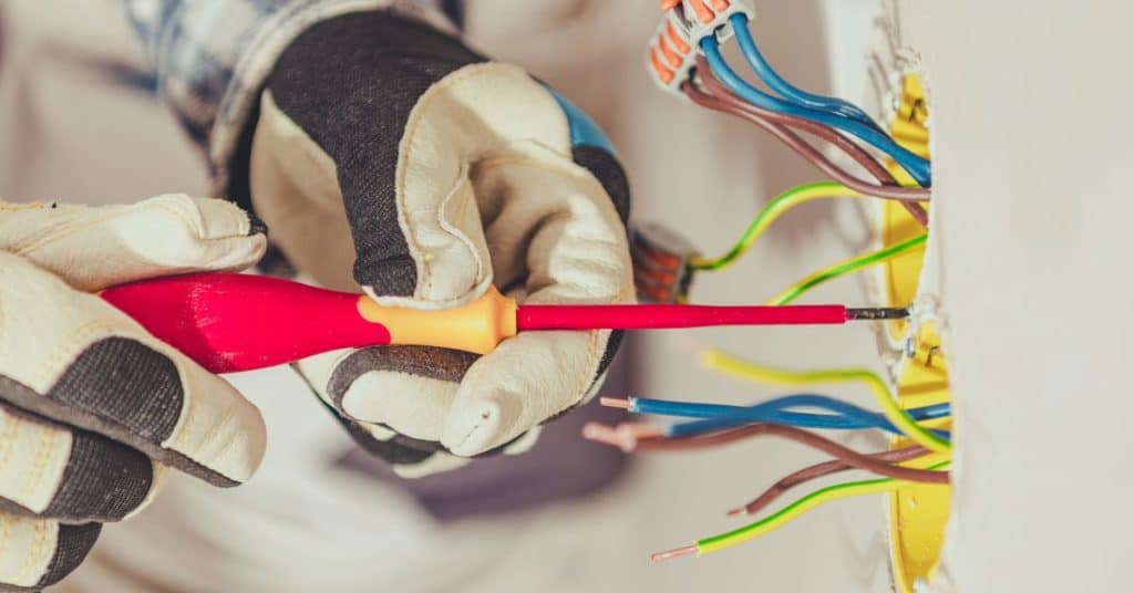how many outlets on a 15 amp circuit