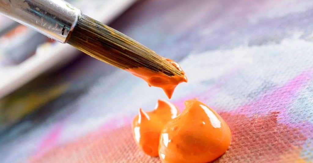 Can acrylic paint be used on wood