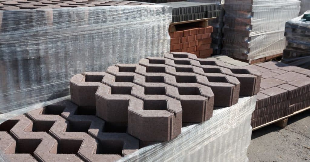 How many pavers in a pallet