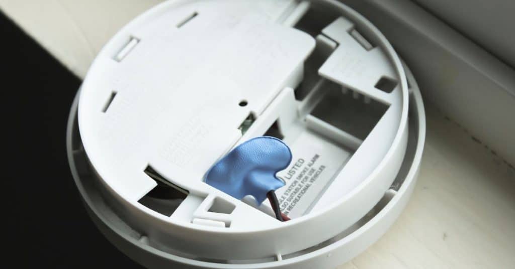 How to change smoke detector battery