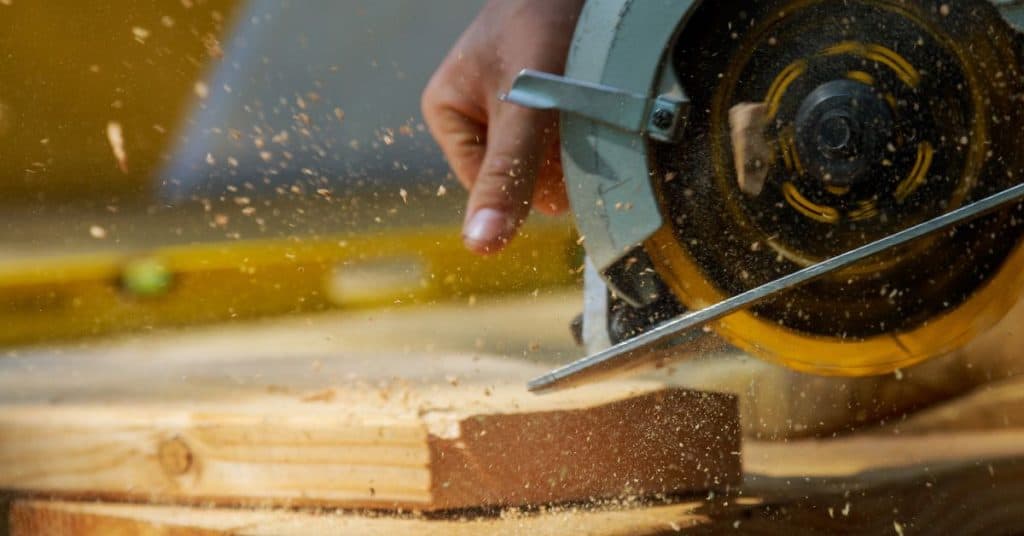 How to use a circular saw safely