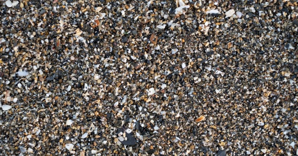 What are the uses of sandy gravel? What is its process