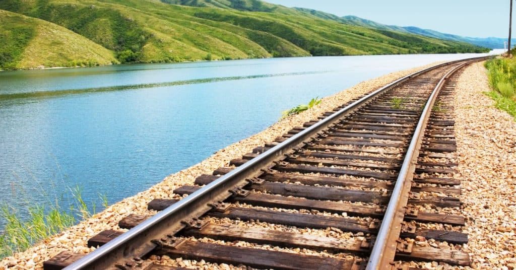 How much does railroad tie weigh