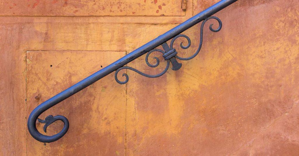 How to paint stair railing - craftingwithconcrete.com