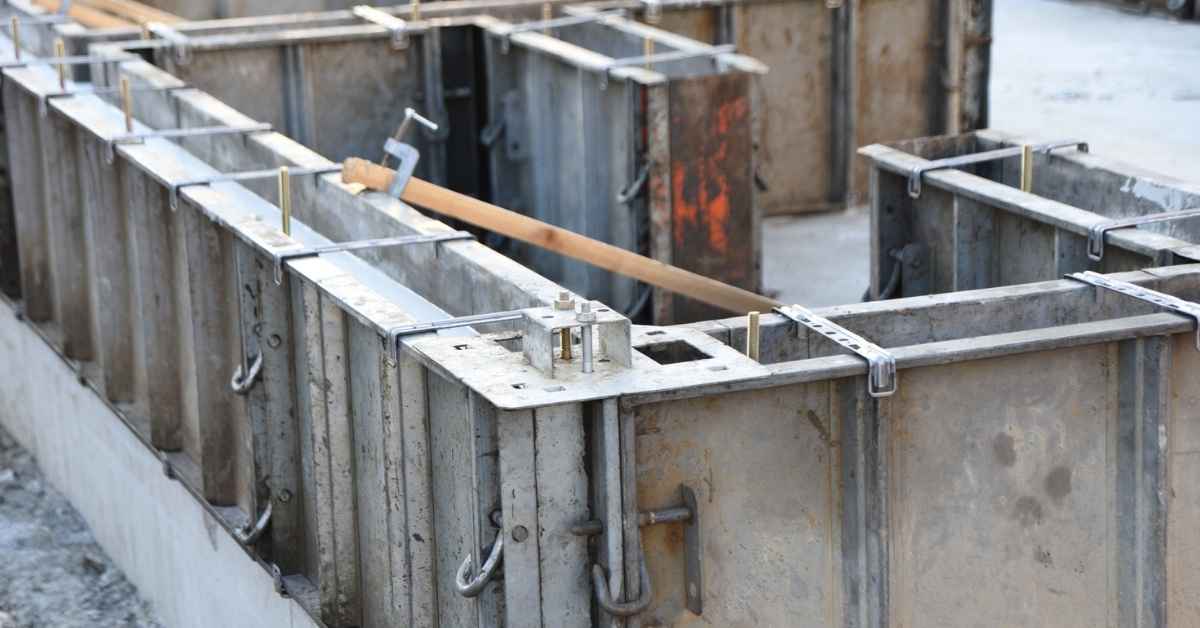 metal formwork for shaping concrete structure with clamps